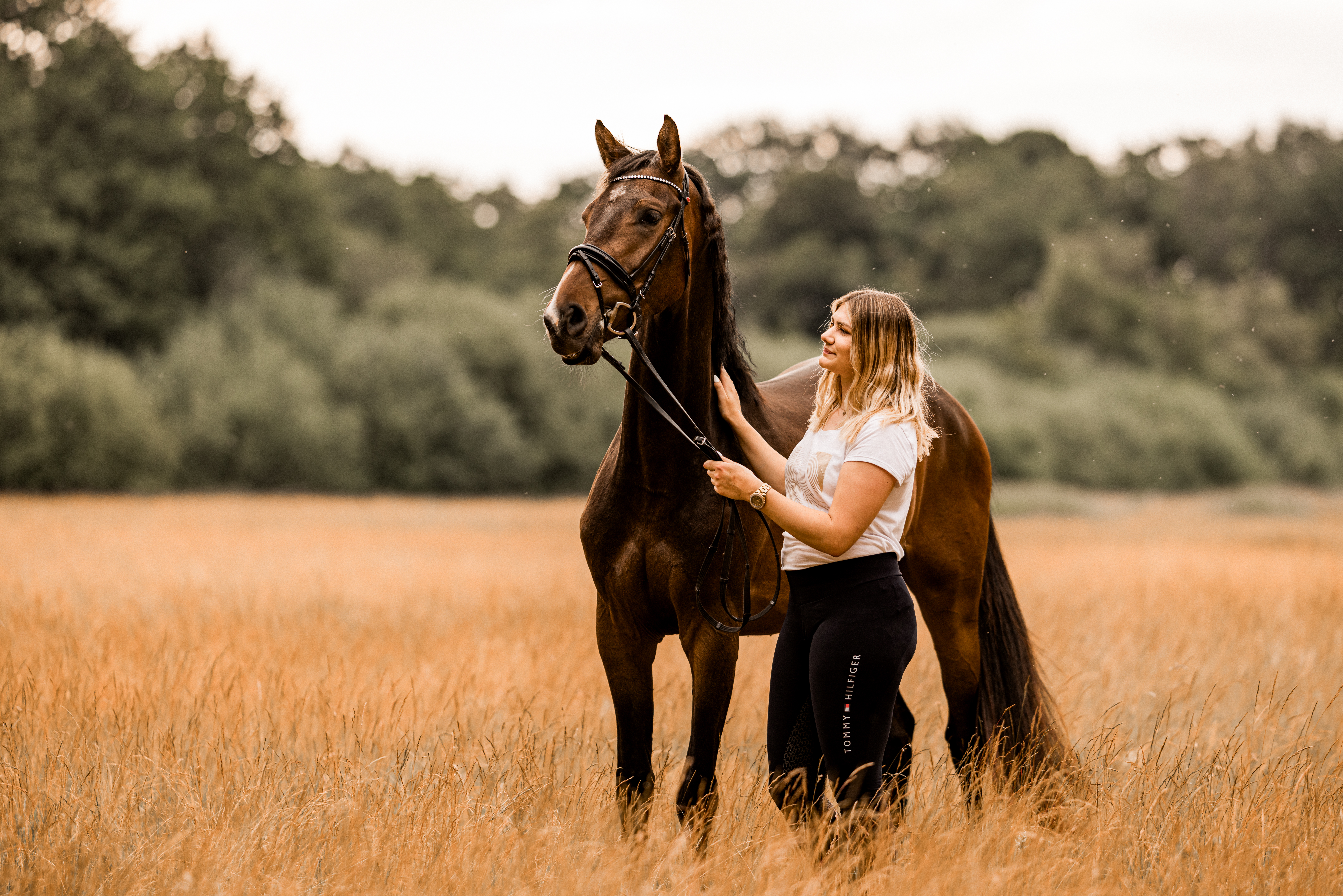Kira mit Pferd – KL EquiDrive